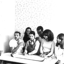 Desenhistas da Fundação João Pinheiro (FJP). Da esquerda para direita: Ítalo Rui Rego Damasceno, Ana Tereza Pezzutti (estagiária), Roseli Raquel Aguiar Freira dos Santos, Francisco Batista Teixeira, Maria Ruth Siffert Diniz Teixeira Leite e Marília de Andrade (estagiária)